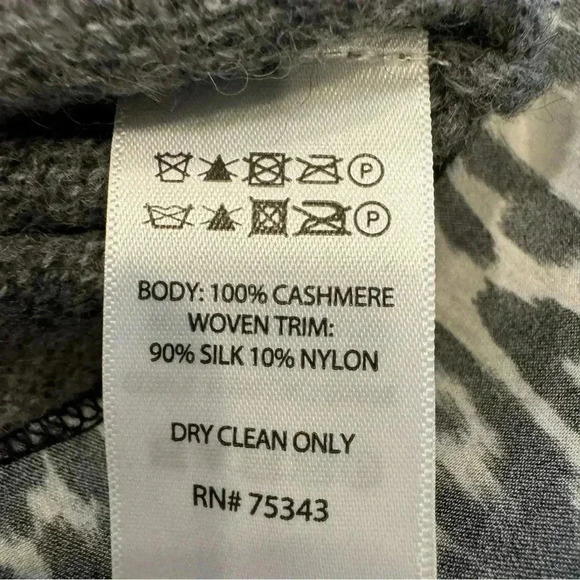 Tahari Gray Cashmere V-neck Sweater Silk Point Collar Lining Size Medium - Picture 10 of 11